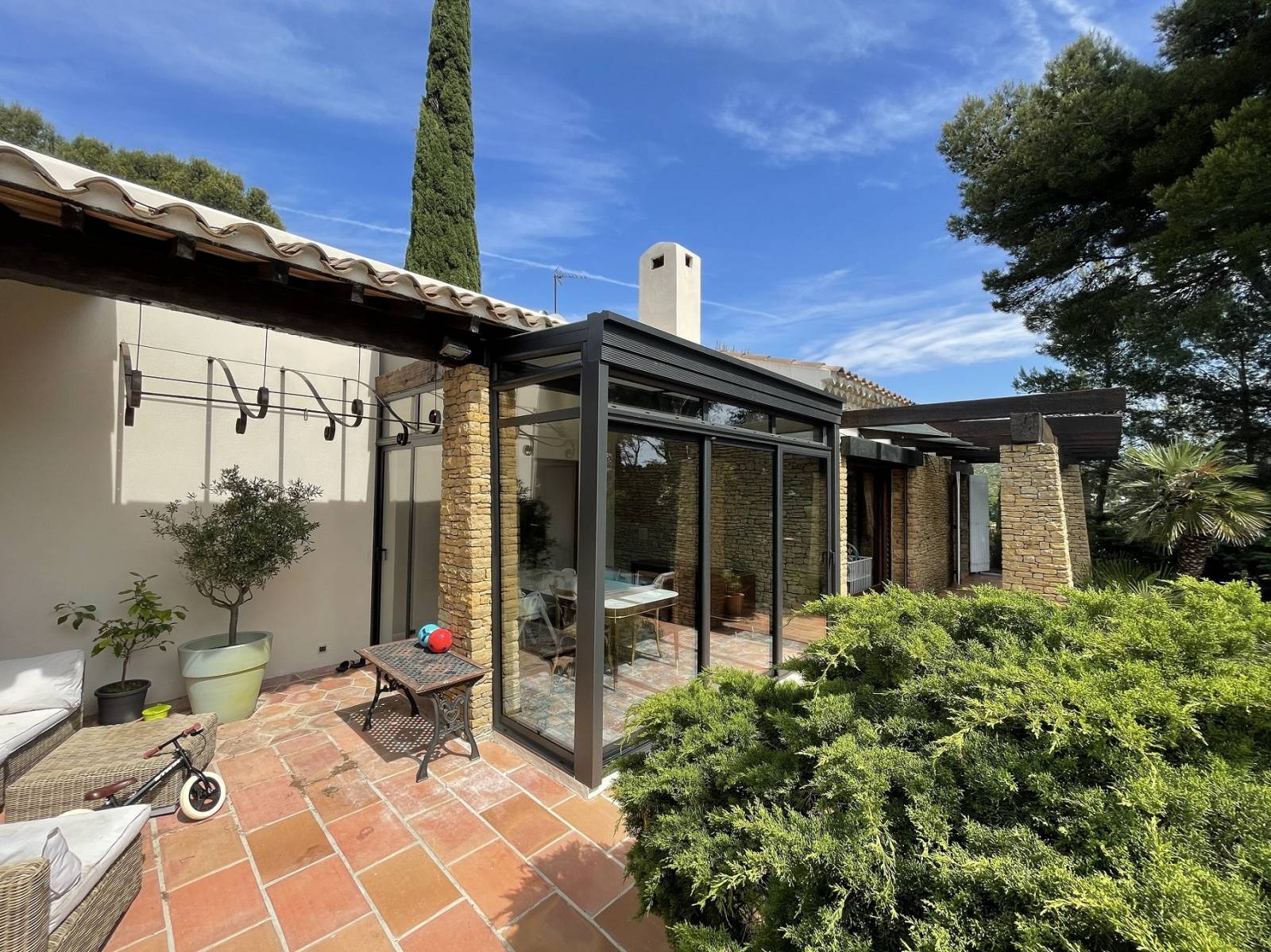 Fabrication sur mesure de carport en aluminium pour un style moderne Aix-en-Provence 13100