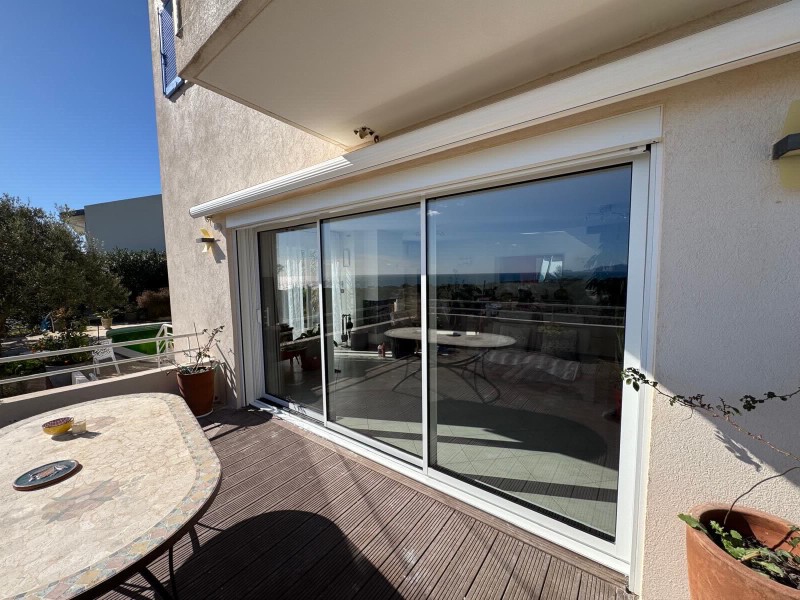  remplacement d’une baie vitrée 3 vantaux en aluminium blanc avec un Store zipscreen sur mesure à Sausset les Pins