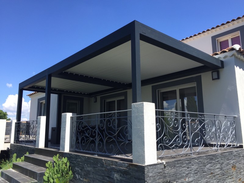 Pergola à lames orientables installé par ALU Vigouroux à Marseille