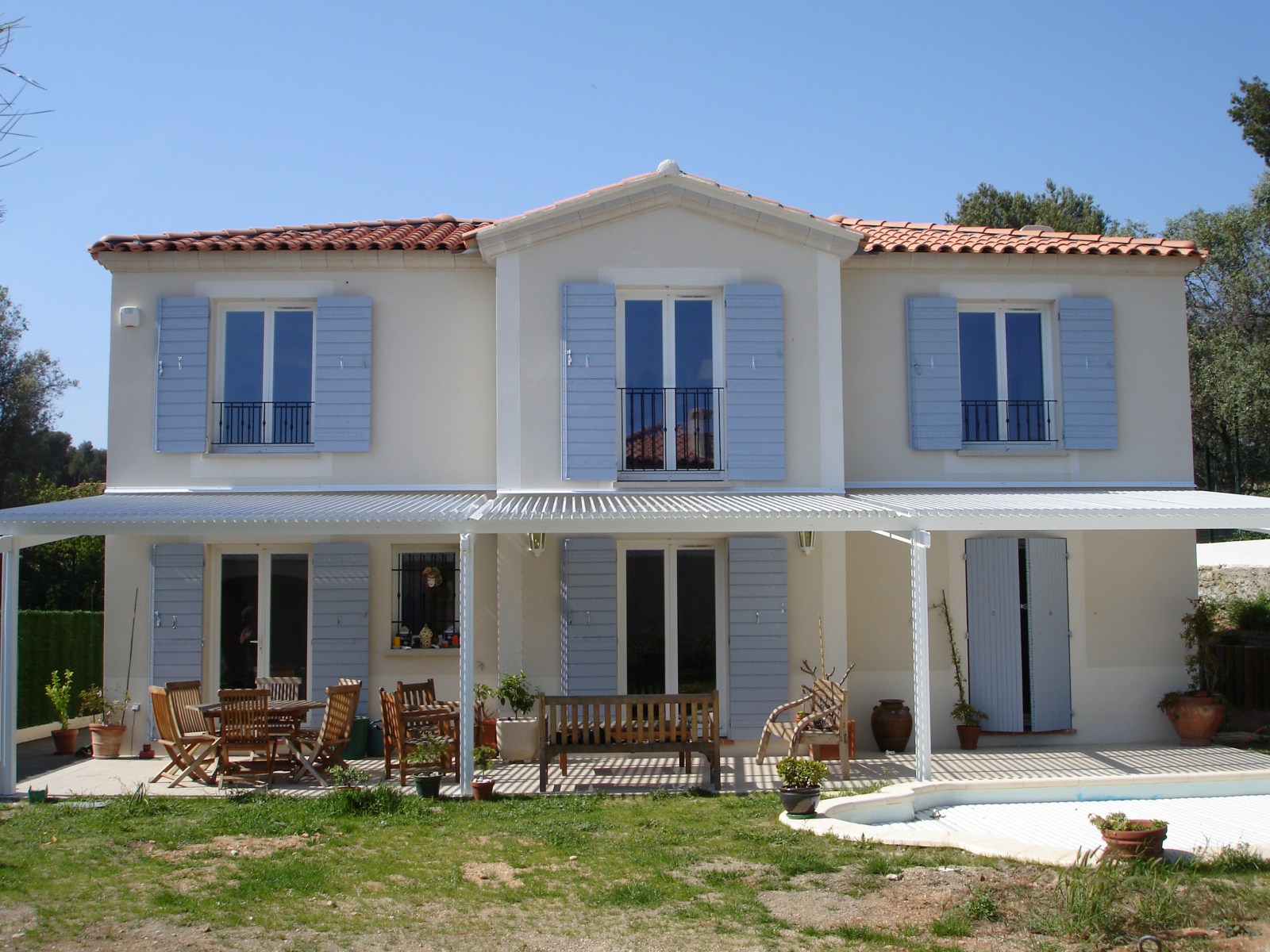 Pergola à lames orientables sans chéneau posée à Salon de Provence