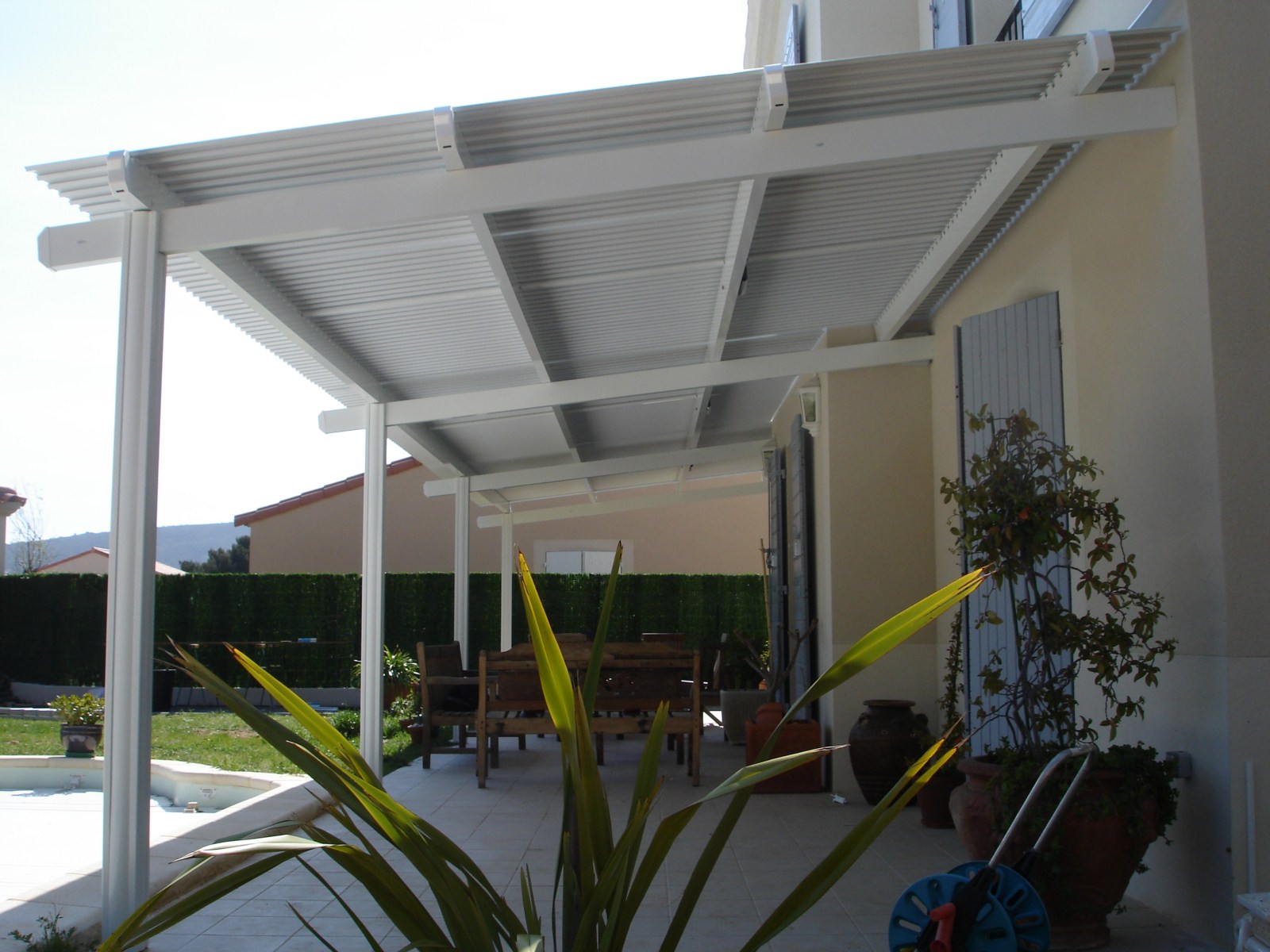 Pergola à lames orientables sans chéneau posée à Salon de Provence