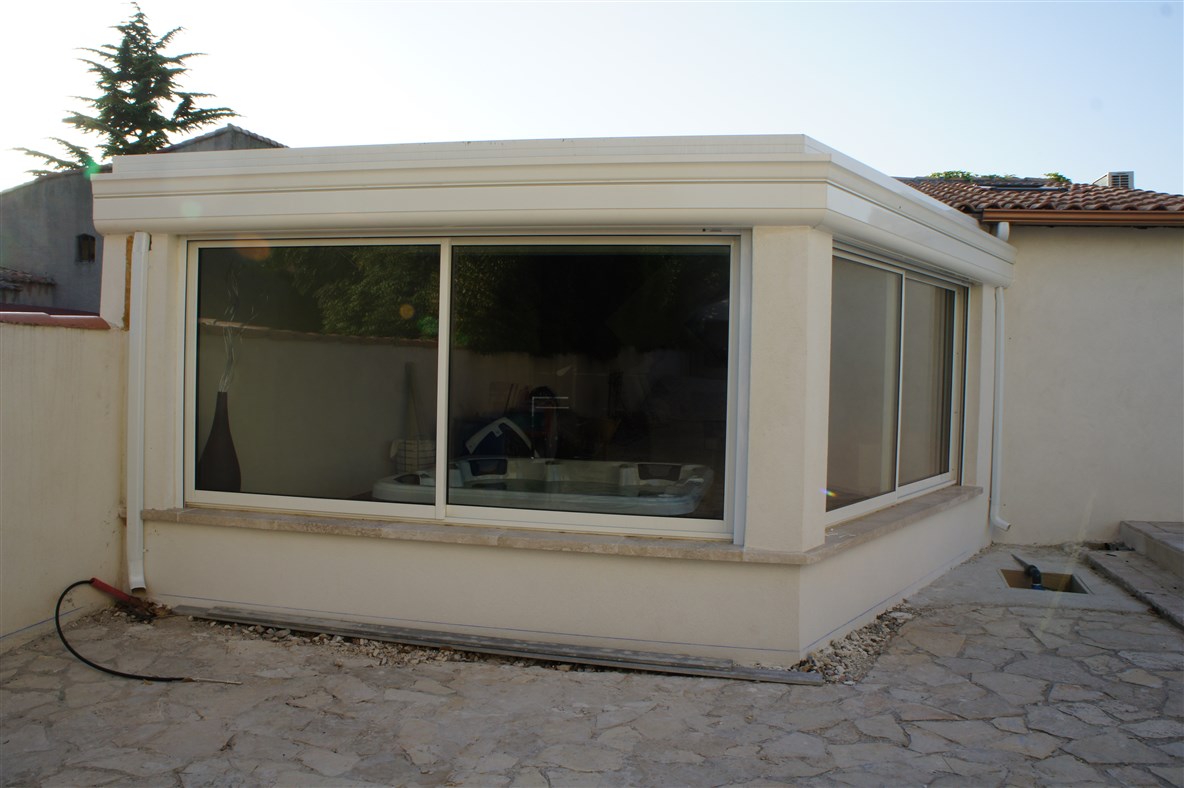 Installation d'une véranda contemporaine en aluminium à St Victoret